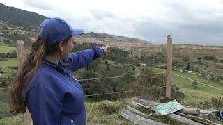 Turismo en la basura la quotresistenciaquot desde el mayor vertedero de Colombia  AFP [upl. by Teirrah24]