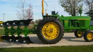 John Deere 4020 [upl. by Bobseine]