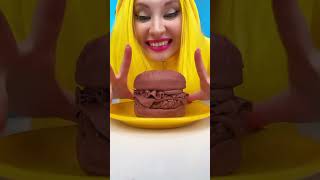 Cioccolato o vero Quale burger sceglieresti 🤤🍔 [upl. by Kashden]