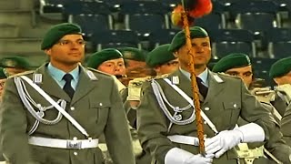 Preußens Gloria Marsch Drillteam 4WachbataillonStabsmusikkorps der Bundeswehr [upl. by Blus]