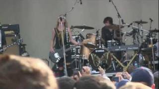 Metric quotGold Guns Girlsquot Sweet Outro Jam HD Live at Lollapalooza 882010 [upl. by Meurer]