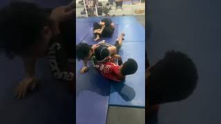 Clavar los nudillos en las costillas es válido grappling jiujitsu biceps mungypower [upl. by Avika428]