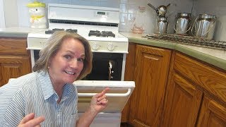 How To Clean An Oven With Vinegar and Baking Soda [upl. by Hcib]