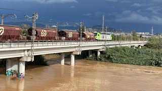 FGC 257 mercaderies creuant el Llobregat amb crescuda [upl. by Dulla]