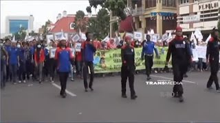 Aksi Buruh di Jawa Timur Ricuh [upl. by Merideth650]