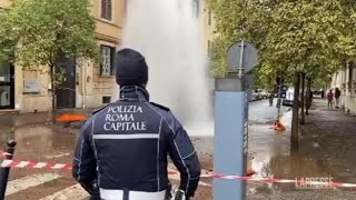 Roma esplode conduttura in zona San Giovanni fontana dacqua in strada [upl. by Melony434]