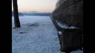 Mercatino antiquariato di Lucca con neve [upl. by Eamaj]