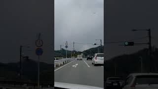 徳島県 交通死亡事故多発警報 こんな車からは逃げて！車間距離確保して！信号無視 パンクしたまま走行 ノーウンカー 徳島県警 交通マナー [upl. by Etnuahs]