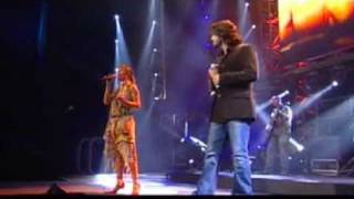 Antonio Orozco y Malú  Devuelveme La Vida 271103 EN VIVO [upl. by Akinnor279]