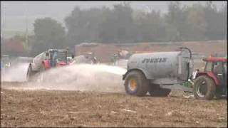 Boeren lozen zes miljoen liter melk op akker [upl. by Akinot]