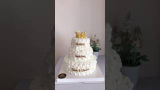 White and gold cake cakedecorating birthdaycake [upl. by Hollah]