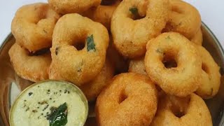 मेदू वडा  South Indian Style crispy and spongy medu vada Recipe [upl. by Kamp]