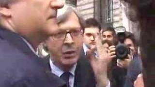 Piero Ricca vs Sgarbi 2 [upl. by Leanne166]