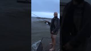 Риболовля в шторм чорнеморе fishing рибалка [upl. by Apthorp]