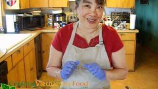 Homemade Vietnamese Sriracha Sauce Introduction [upl. by Patricia758]