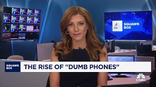 Schools begin cracking down on phones The rise of dumb phones [upl. by Vikky]