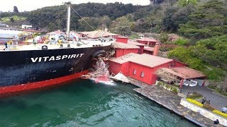 Ship hits historic mansion on Istanbuls Bosporus Strait [upl. by Luise]