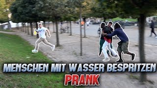 Menschen mit Wasser bespritzen PRANK l Yavi TV [upl. by Nanda]