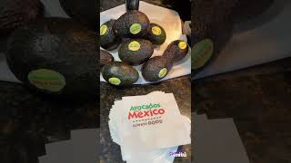 ¿Y tú a qué vas al juego 🤣🍽️ MexicanAvocados alwaysgood avocados mexico lagalaxy shorts [upl. by Amri]