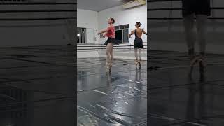 Aula de ballet  diagonal  Sissone1 [upl. by Kennith849]