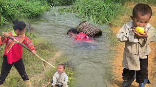 16 Year Old Mother Was Washed Away By Water While Looking For Foodyoutube [upl. by Linders]