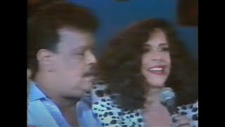 Gal Costa e Tim Maia ao vivo no Chacrinha  Um dia de Domingo [upl. by Notna]