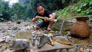 Primitive Skills Make rubber fish guns  Fishing [upl. by Eduard]