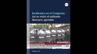 Así tuvieron que retirar al militante libertario agredido en las inmediaciones del Congreso [upl. by Emalee]