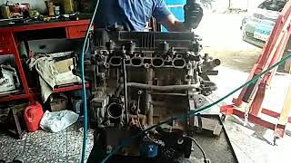 عمرة محرك كيا ريو الجزء الاول kia rio engine rebuild [upl. by Itnahsa]