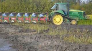 JOHN DEERE 8520T Kverneland 7 schaar On Land ploeg Trekkerwebnl Kraakman [upl. by Lehet]