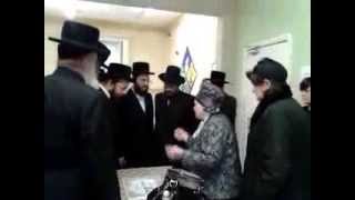 Belz Rebetzin giving money to Chasidim in Manchester [upl. by Hedvig]