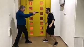 Çift el silahlı saldırı  Krav Maga  Bulent Cetin [upl. by Aihsenak]