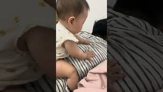 Em bé massage cho Bố [upl. by Frants23]