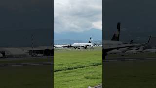 Volaris a320 airplane plane avgeek spotting spot aviation shorts shortvideo [upl. by Nillek]