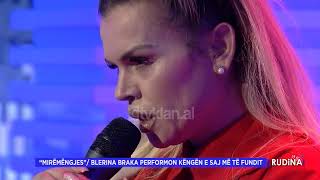 Blerina Braka drithëron studion e “Rudina” performon live këngën “Mirëmëngjes” [upl. by Hound971]