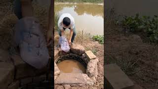 The process of fishing for well fish with pork liver [upl. by Fons701]