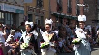 La fête des brodeuses à PontlAbbé [upl. by Raymund]