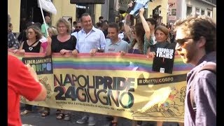 Napoli  Gay Pride londa arcobaleno invade la città 260617 [upl. by Shawnee]