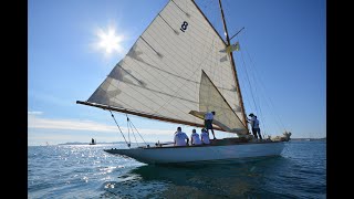 Le superbe NIN 1913 voile n°8 sous le vent à Porquerolles [upl. by Nylecsoj201]