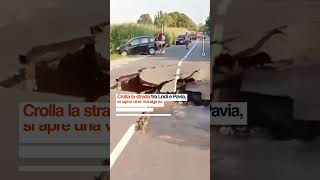 Crolla la strada tra Lodi e Pavia e si apre una voragine un auto si ferma a pochi metri dalla buca [upl. by Yeta]