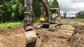 Rototilt  Volvo EC220E pipe laying with tiltrotator [upl. by Nell]