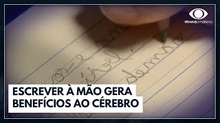 Escrever à mão é um bom exercício para o cérebro  Jornal da Band [upl. by Malanie]