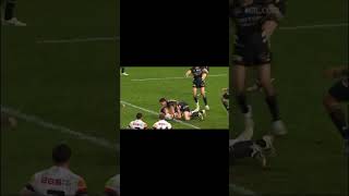 Simon Dwyer DESTROYS Jared WaereaHargreaves NRL 2010 [upl. by Lindy]