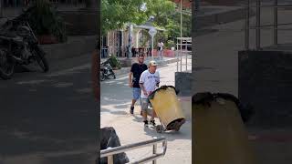 El tanque 🪣 curioso prank funny bromas [upl. by Lynnworth]