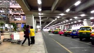 Suvarnabhumi BKK Airport guide you from Baggage Claim to Taxi Stand Tips Info  Phil in Bangkok [upl. by Nosde]