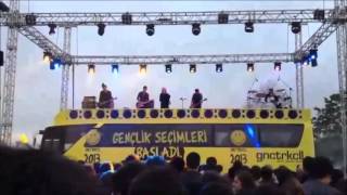 Model Yalnızlık Senfonisi  İTÜ 3 Mayıs 2013 CANLI PERFORMANS [upl. by Ambie783]