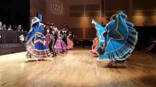 The Mexican Hat Dance El Jarabe Tapatío Latin dance lo hicieron bellamente Viva Mexico [upl. by Sheeb]