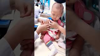 Cutebaby ♥️ Baby injection push vedio 😱 baby foryou injection cute shorts [upl. by Annoled]