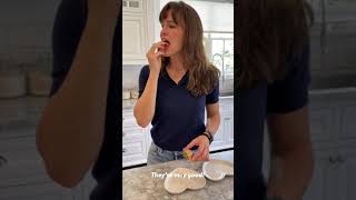 Jennifer Garners Pretend Cooking Show  Episode 35 Pumpkin Oatmeal Cookies [upl. by Naamann]