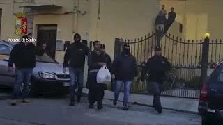 Italia vasta operazione antiterrorismo Almeno 18 in manette [upl. by Yerok]